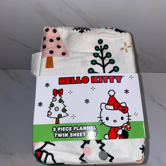 Hello Kitty Christmas three-piece flannel twin sheet set - Picture 3 of 6